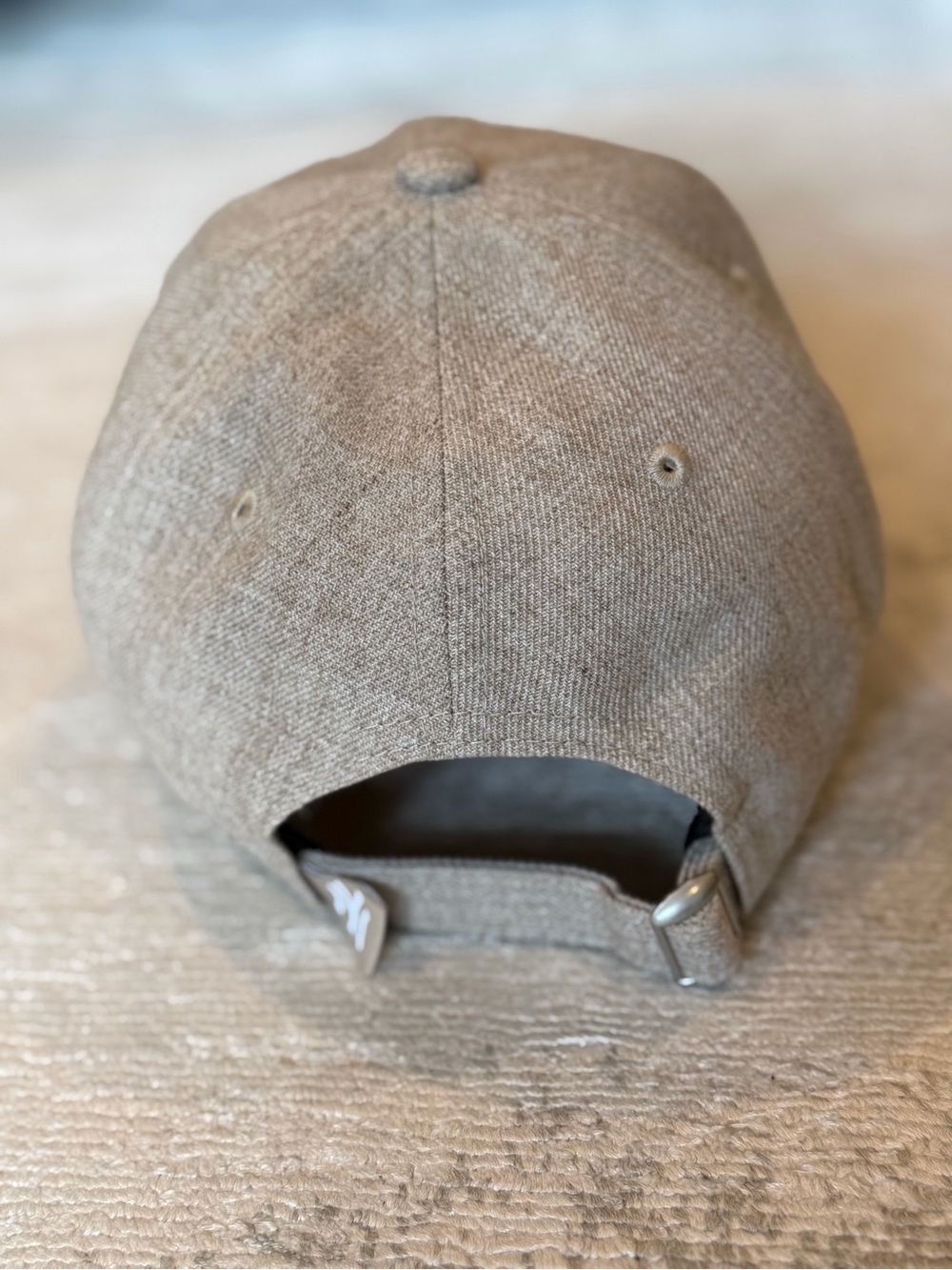 Aritzia x New Era NY Yankee 9TWENTY Adjustable Baseball Cap - Natural - Picture 2 of 11